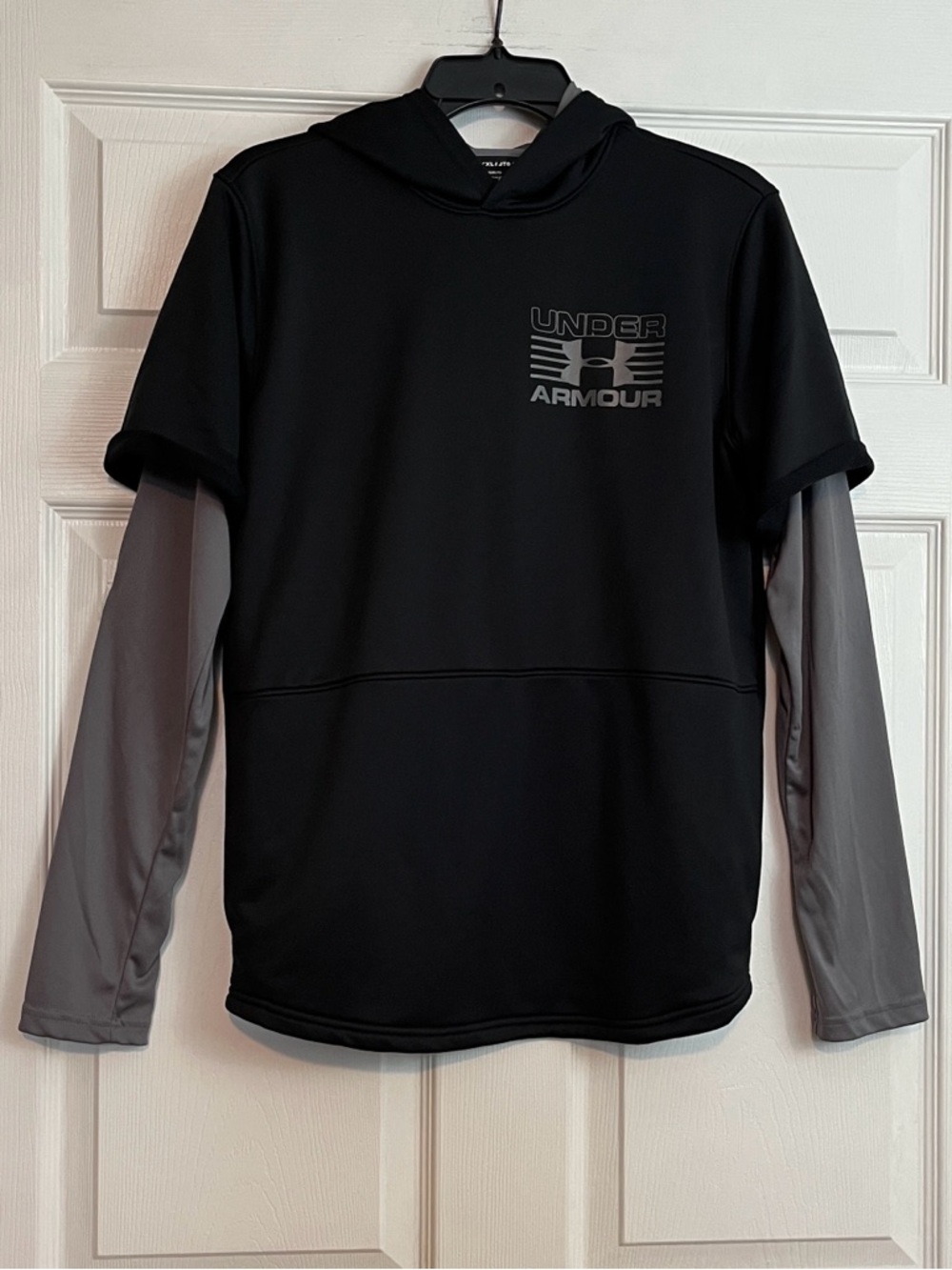 Under Armour ColdGear Black Hoodie - Boys YXL - Logo Gray Layered Sleeves
